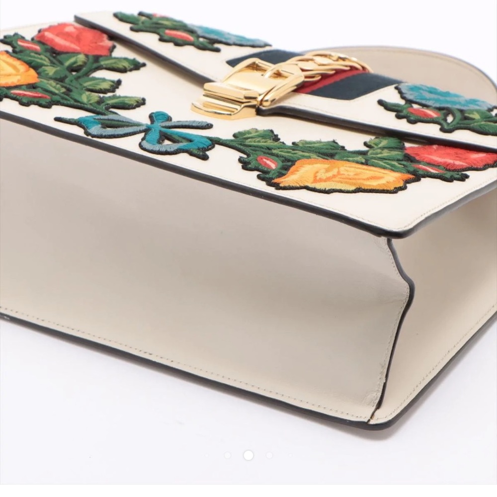Gucci purse crossbody white